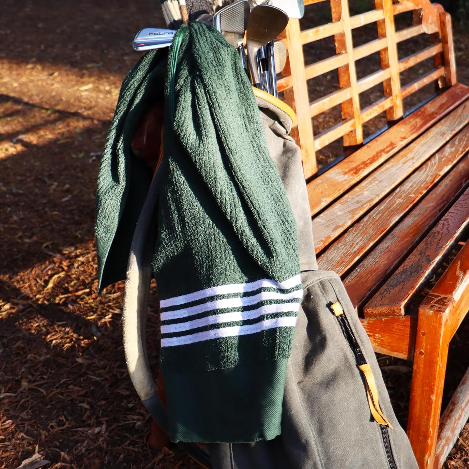 GADORO  TOUR TOWEL グリーン The Tour Towel - Green with White Stripes